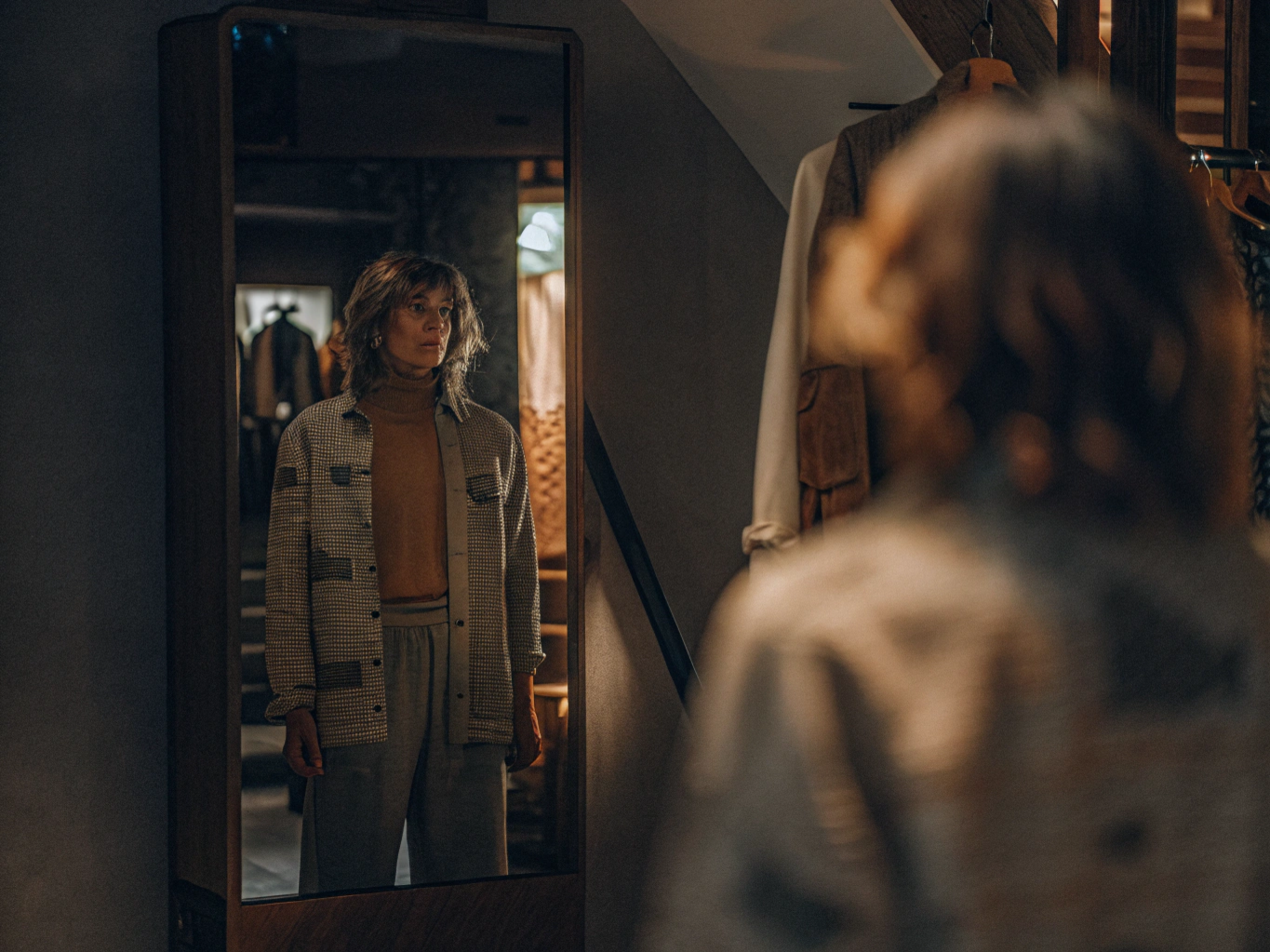 Guests engaging with virtual try-ons, 3D product models, and VR previews in a luxury environment